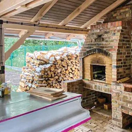 Дом отдыха 2 Bedroom Pet Friendly In *